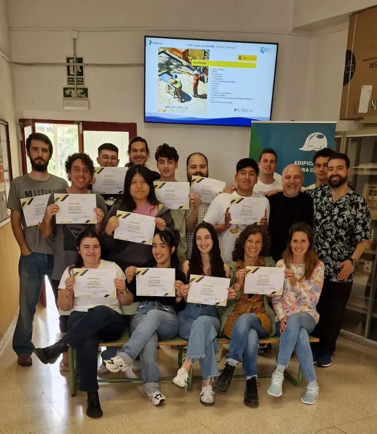 Gruppo studenti IES Politecnic Palma con attestati corso formazione BIM Revit tenuto da Maurizio Mandaglio - Collaborazione Italia Spagna